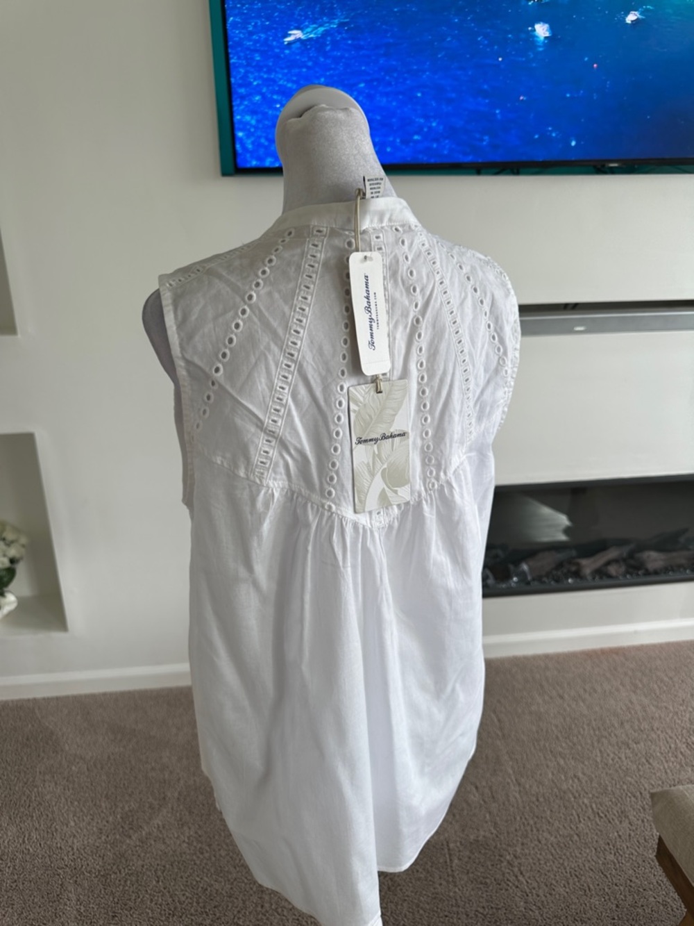 Tommy Bahama White Eyelet Sleeveless Blouse - Picture 4 of 10